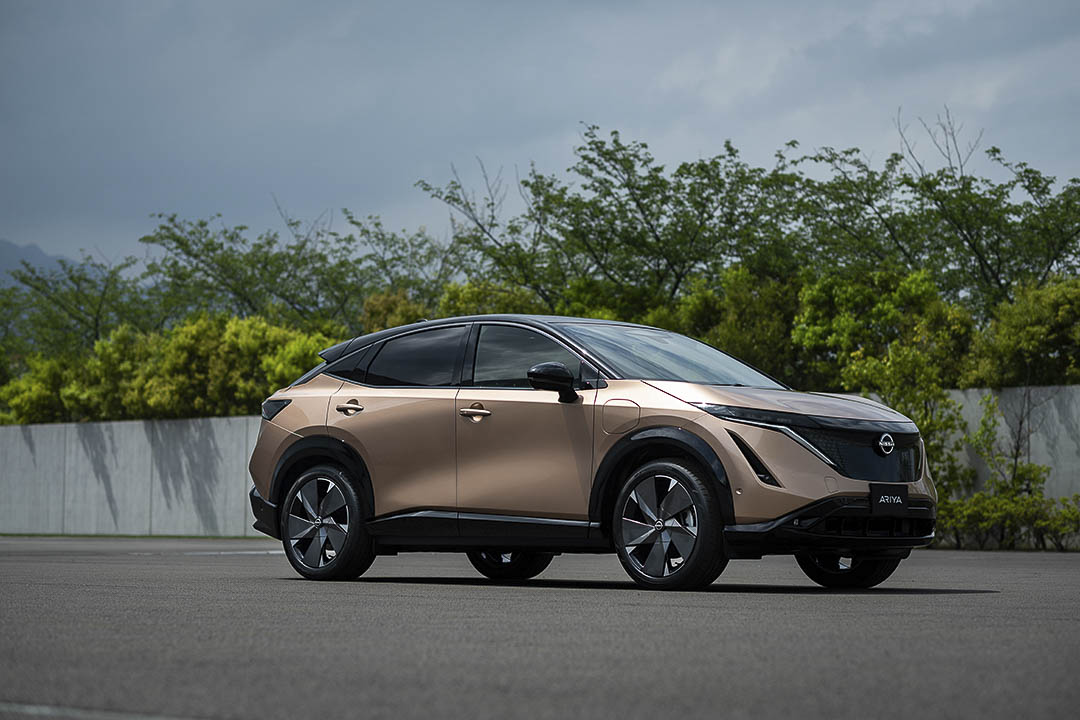 vue trois quart avant du Nissan Ariya 2022